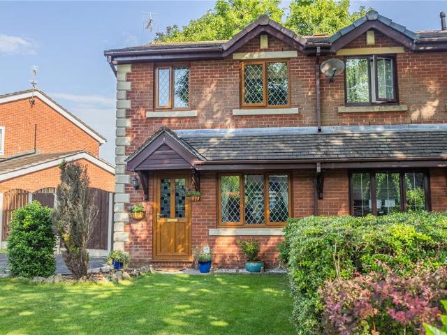 House for sale in Haugh, Burnedge