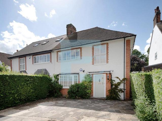House for sale in Mill Hill, Greater London