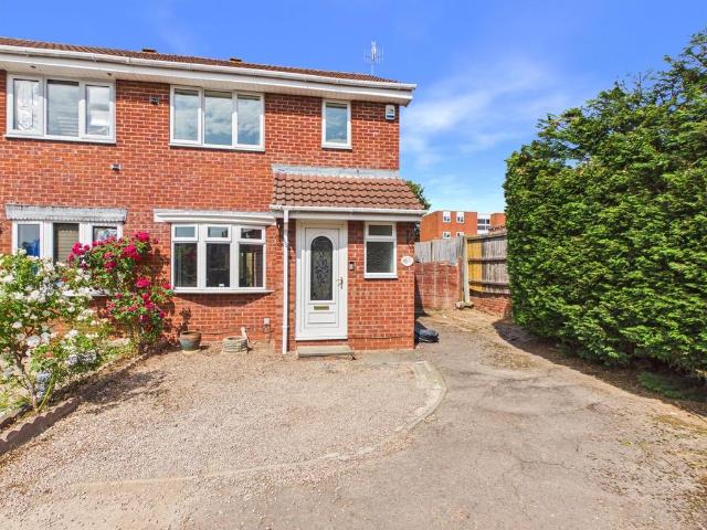 House for sale in Blackpole, Worcestershire