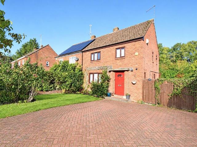 House for sale in Hook, Hart