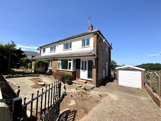 House for sale in Almondbury, West Yorkshire