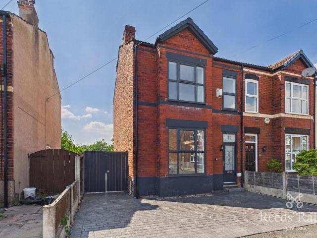 House for sale in Ashton upon Mersey, Trafford Park
