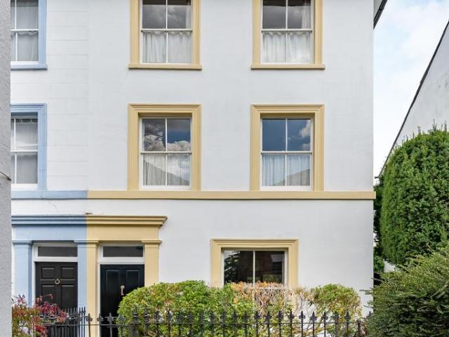 House for sale in Pachesham Park, Surrey