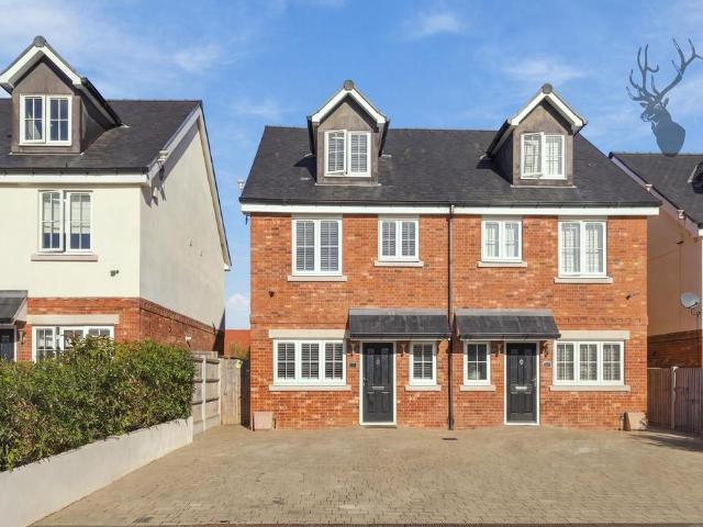 House for sale in Stapleford Abbotts, Epping Forest