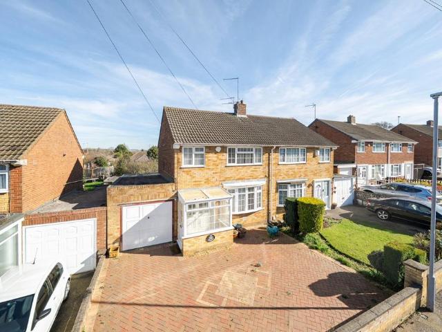 House for sale in Leagrave, Luton