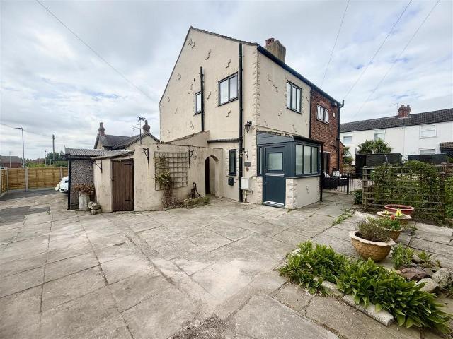 House for sale in Garforth, West Yorkshire