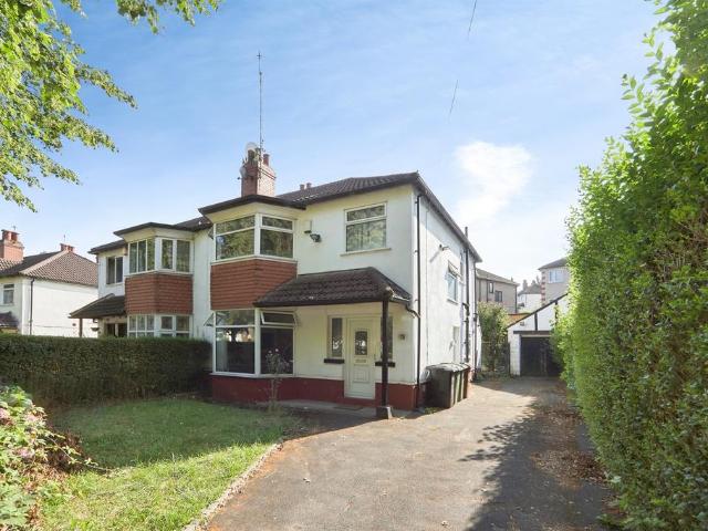 House for sale in Oakwood, West Yorkshire