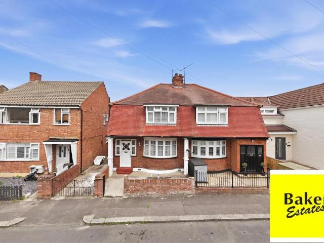 House for sale in Chigwell, Epping
