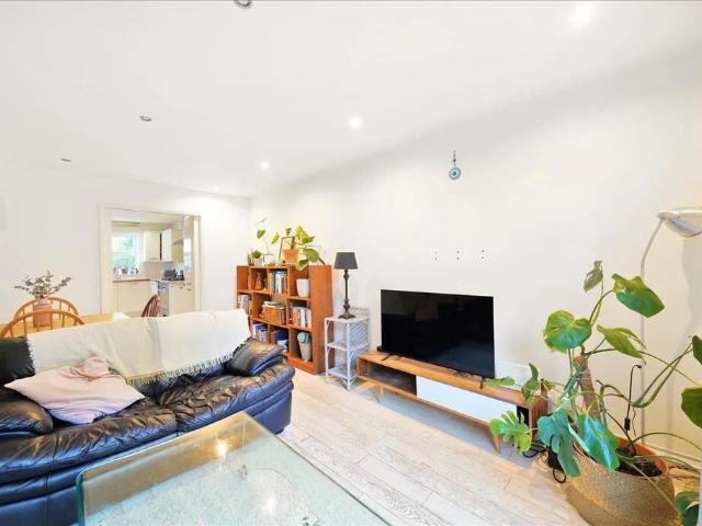 House for sale in Stamford Hill, Greater London