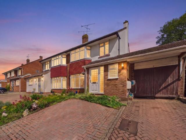House for sale in Woodley