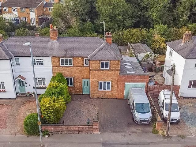 House for sale in Whetstone, Pinfold