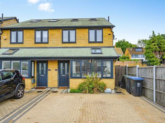 House for sale in Hammerfield, Pouchen End