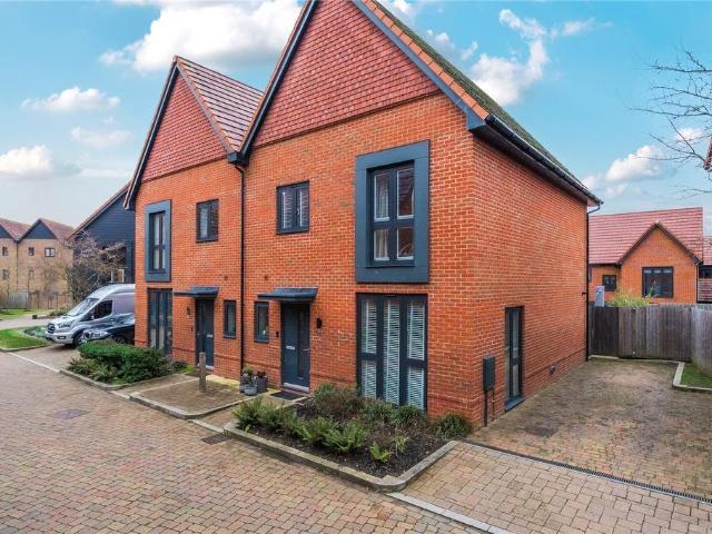 House for sale in Buckler's Park, Crowthorne