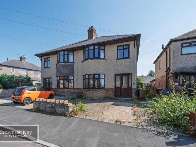 House for sale in Charlesworth, East Midlands