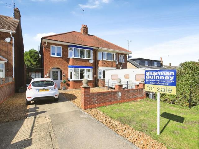 House for sale in Stanground, Peterborough