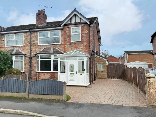 House for sale in Ashton upon Mersey, Trafford Park