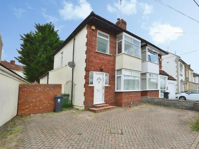 House for sale in Kingswood