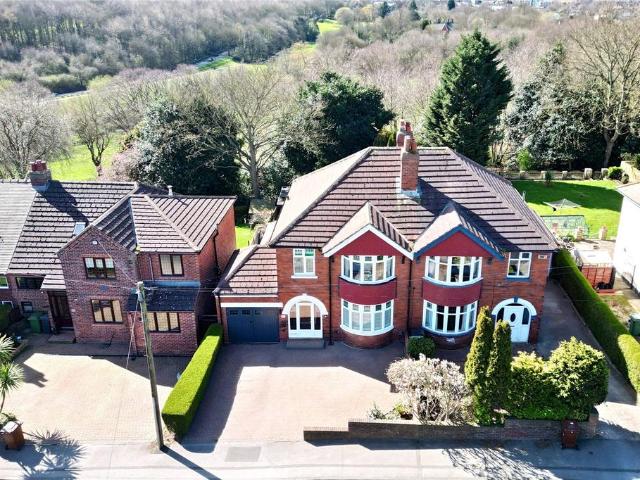 House for sale in Oulton, West Yorkshire