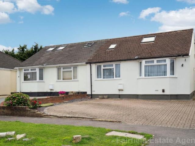 Bungalow for sale in Watford Rural, Batchworth