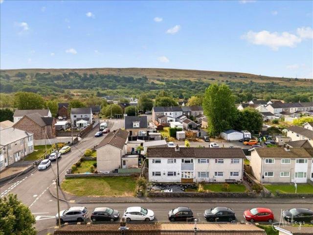 House for sale in Ynys Isaf, Wales