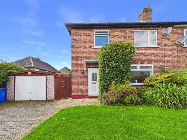 House for sale in Ashton-under-Lyne, Tameside