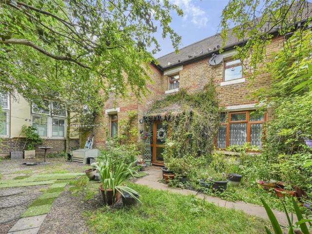 House for sale in Chingford, Greater London