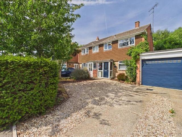 House for sale in Emmbrook, Wokingham