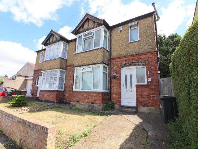 House for sale in Spring Park, Luton