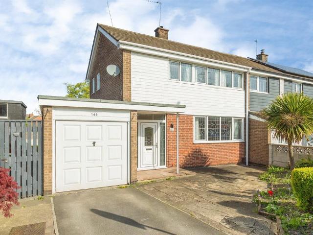 House for sale in Warmfield, West Yorkshire