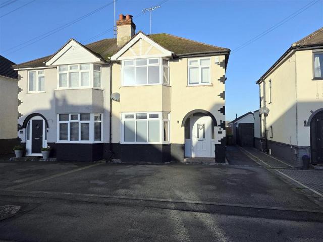 House for sale in Birchen Coppice, Rushock