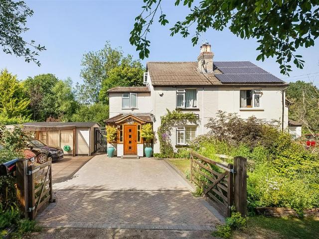 House for sale in Hillview, Surrey