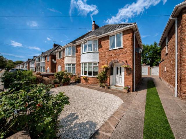 House for sale in Kingshurst, West Midlands