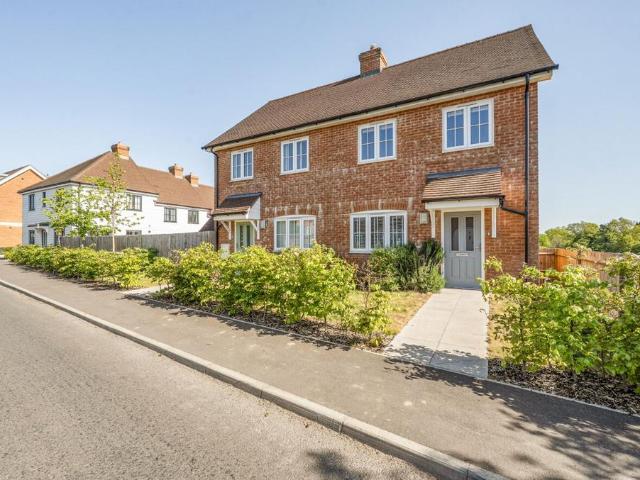 House for sale in Romford, Sandown Park