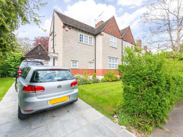 House for sale in Temple Fortune, Greater London