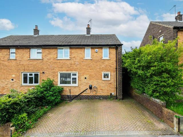House for sale in Farsley, West Yorkshire