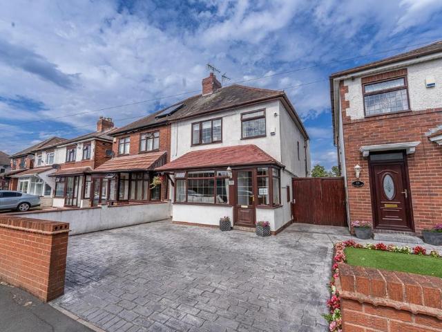 House for sale in Bloxwich, West Midlands