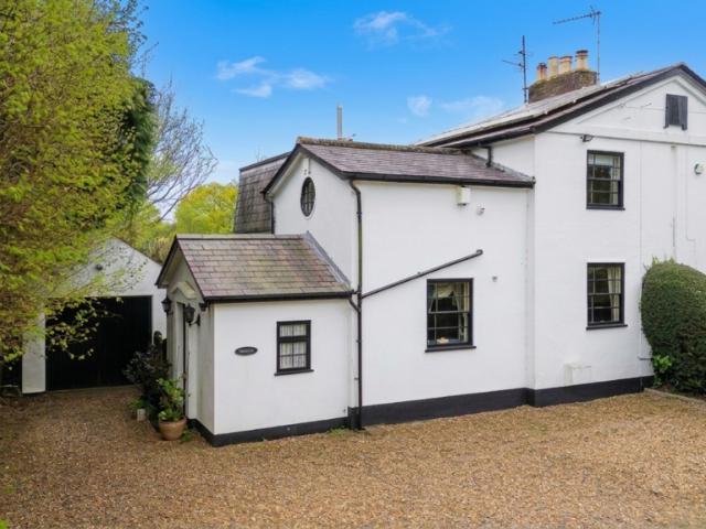 House for sale in Heronsgate, Batchworth