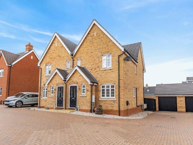 House for sale in Harrowden, Bedford