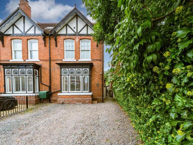 House for sale in Bromsgrove, Worcestershire