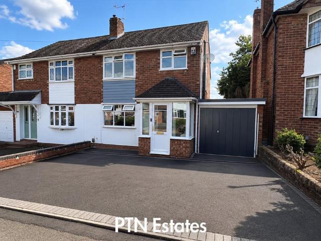 House for sale in Kingswinford, West Midlands
