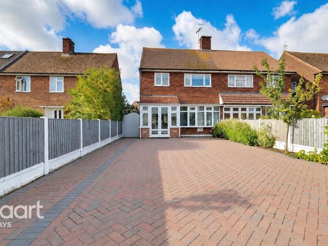 House for sale in Chadwell St Mary, Essex