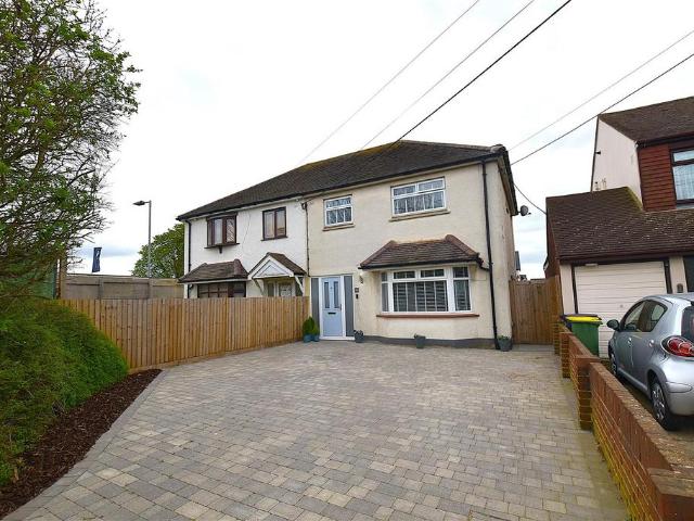 House for sale in Stroud Green, Barling
