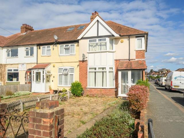 House for sale in Swallowfields, Elmbridge