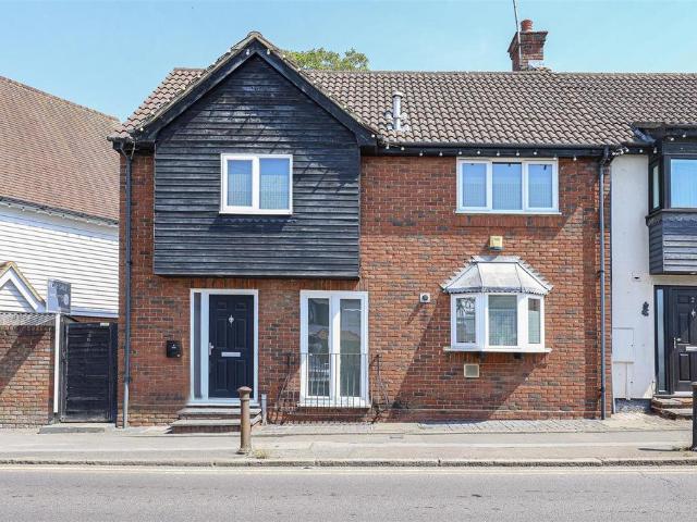 House for sale in Lambourne, Epping