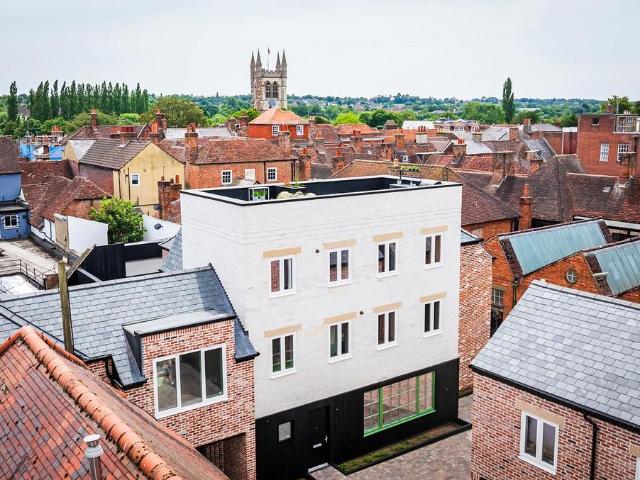 House for sale in Fole, Surrey