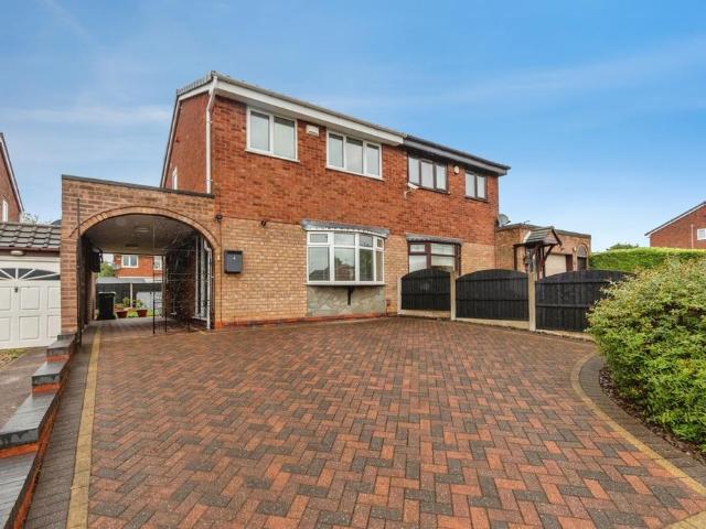 House for sale in Darlaston, West Midlands