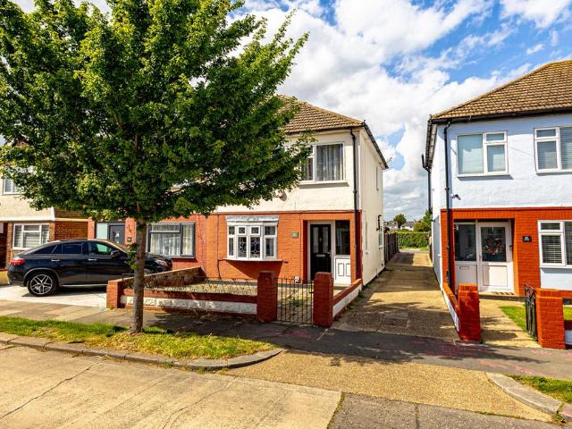 House for sale in Alton Barnes, Essex