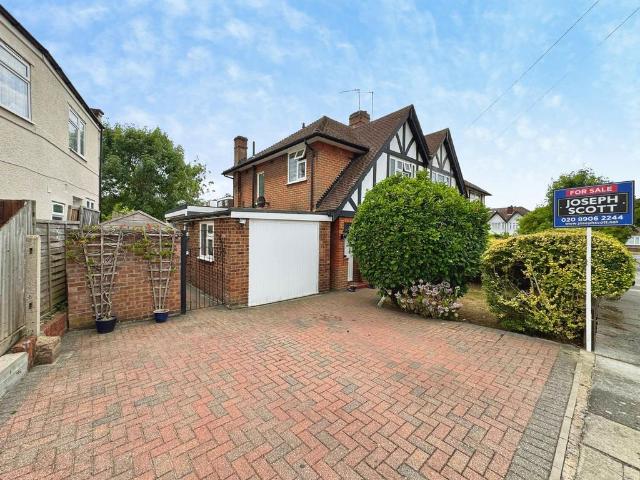 House for sale in Broadfields, Greater London