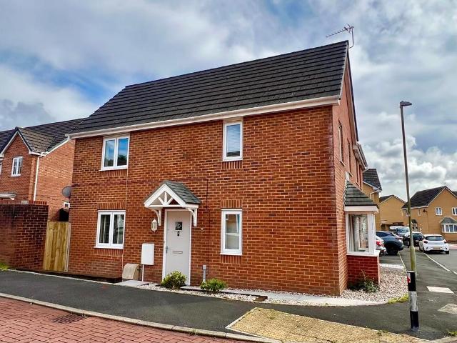 House for sale in Brynmenyn, Wales