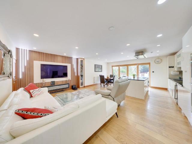 House for sale in Green Street Green, Greater London